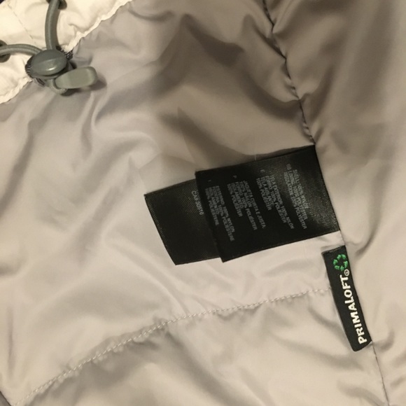 North face jacket. Light fill. - Picture 4 of 9